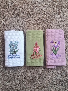 4/15 🌻 Alaska Embroidered Floral Kitchen Towels - Set of 3